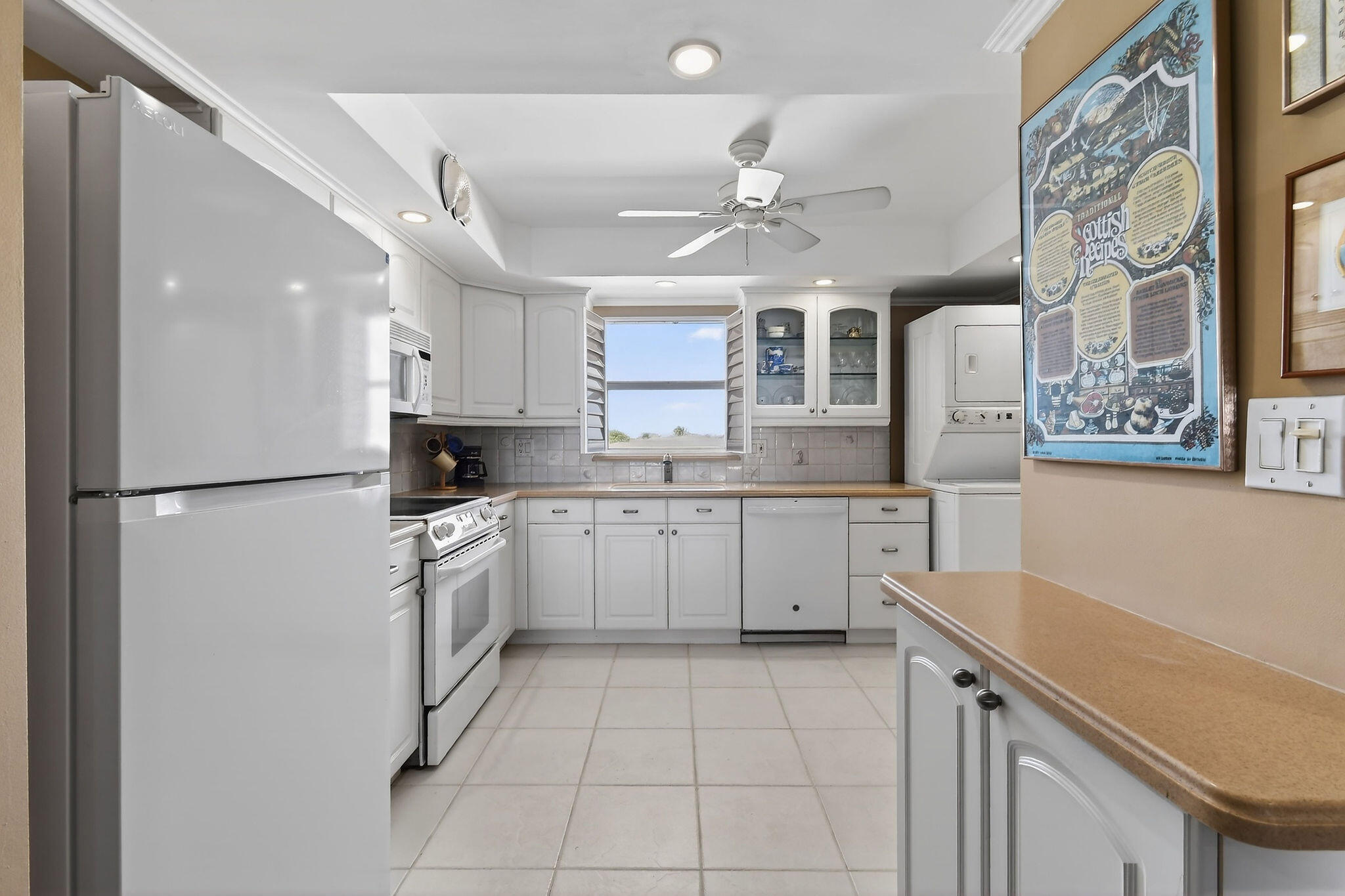 LAKE HARBOUR TOWERS EAST CONDO - Residential