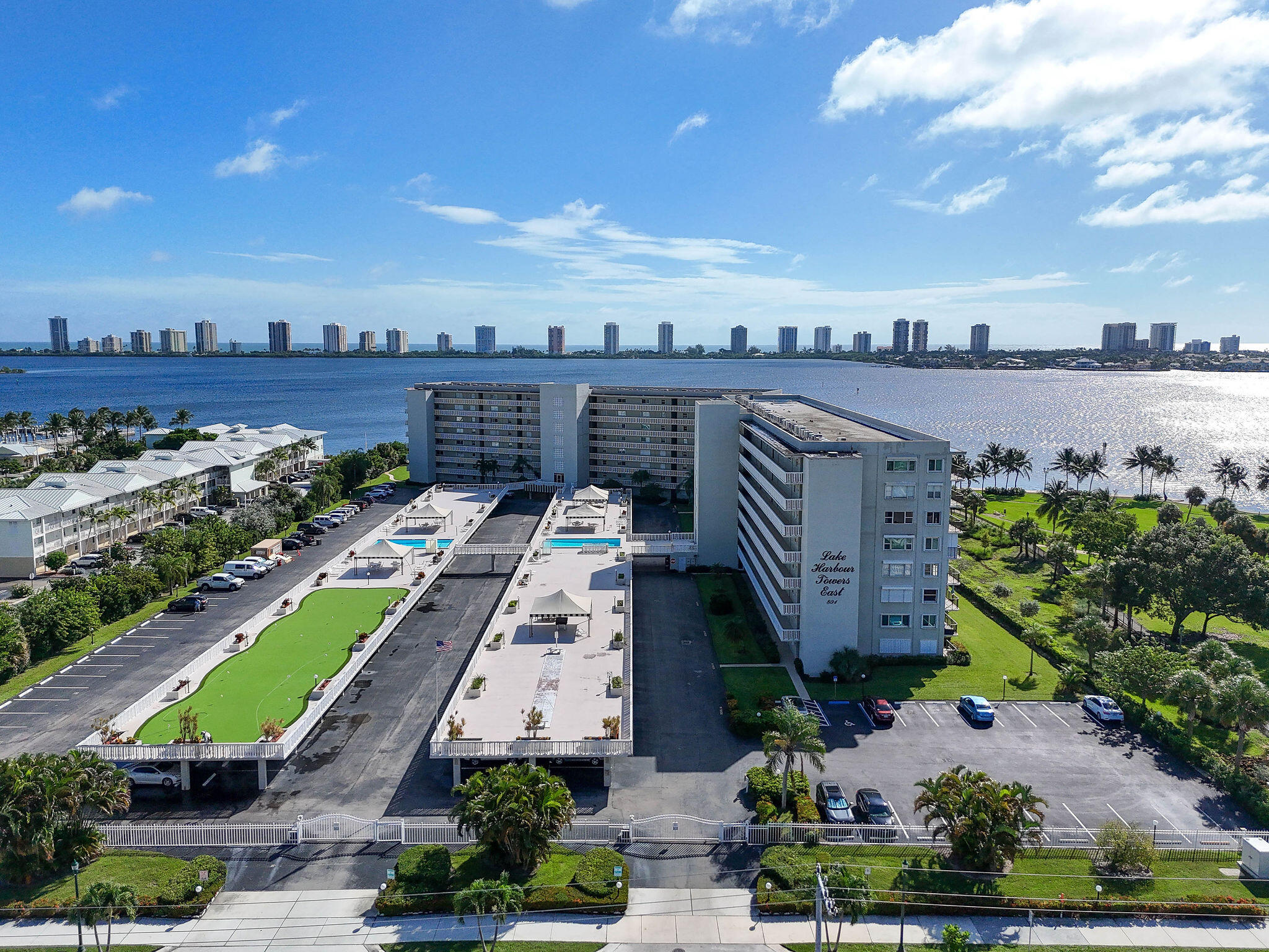 LAKE HARBOUR TOWERS EAST CONDO - Residential