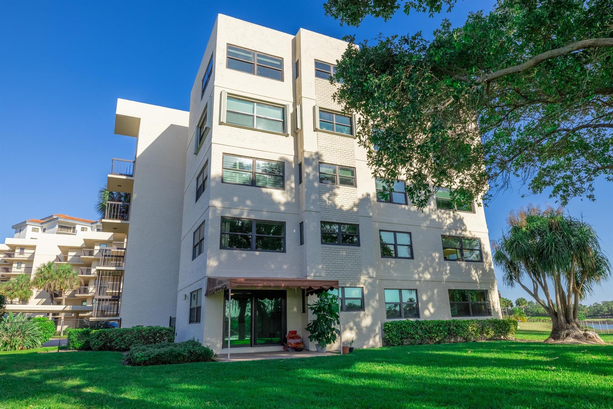 374 Golfview Rd 106