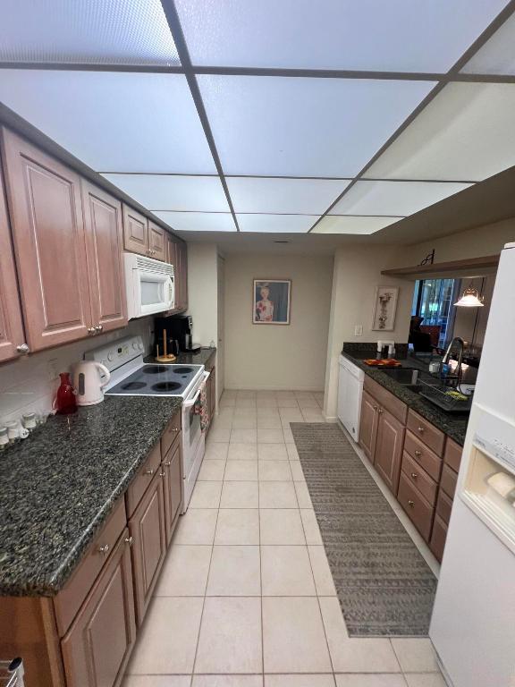 2255 Lindell Boulevard 4406