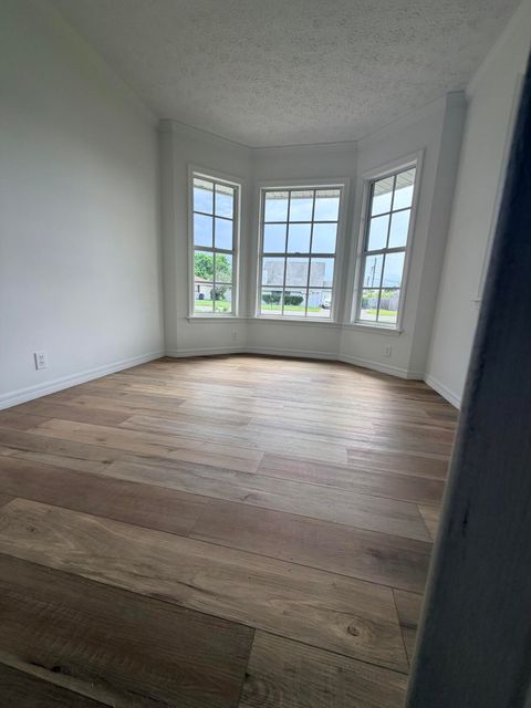 Tiny photo for 180 8th Court, Vero Beach, FL 32962 (MLS # B26052478)