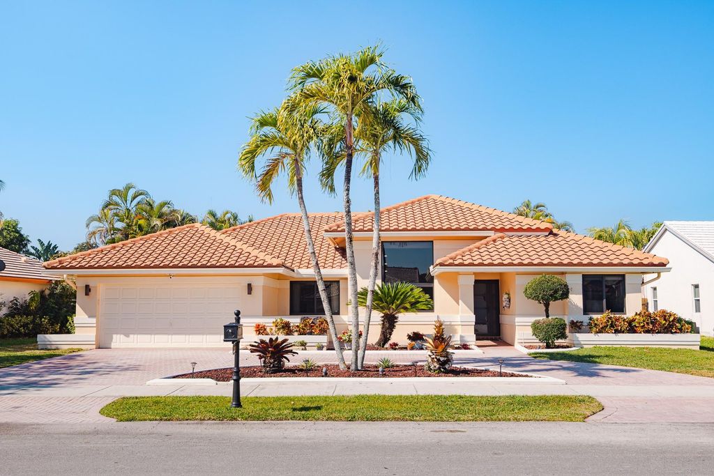 Photo of 3313 Ridge Trace, Davie, FL 33328 (MLS # F10552313)