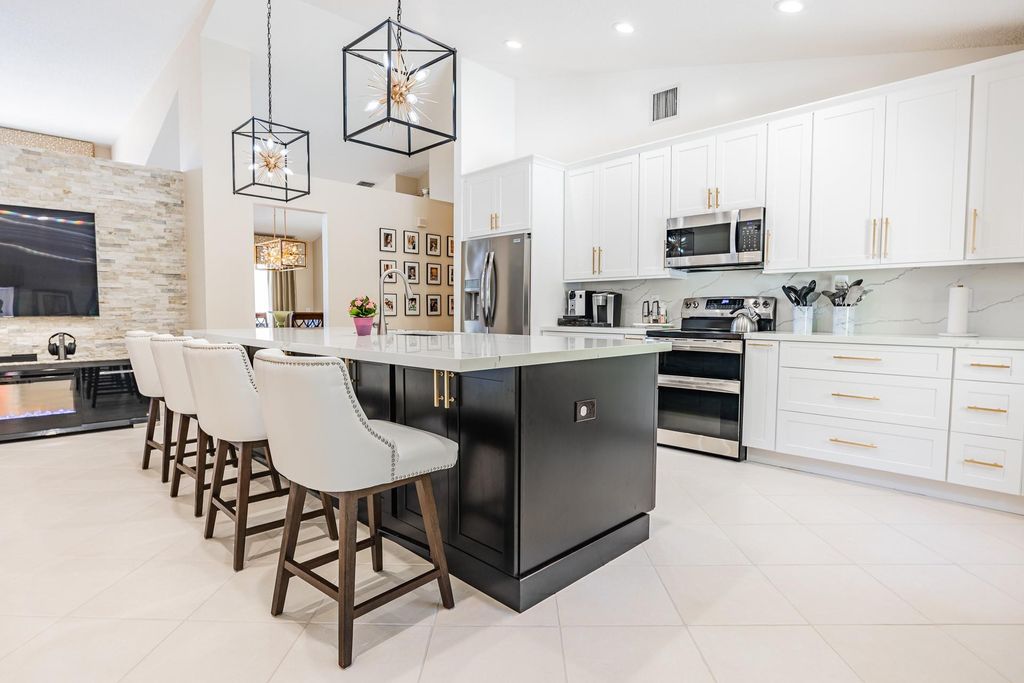 Photo of 3313 Ridge Trace, Davie, FL 33328 (MLS # F10552313)