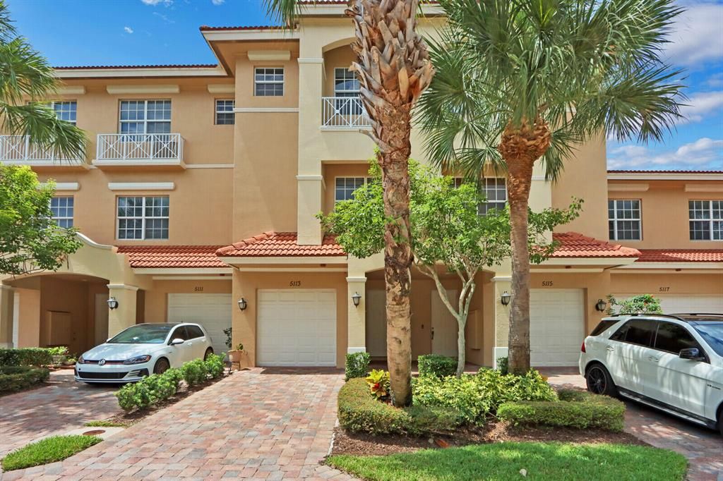 Photo of 5113 Artesa Way W, Palm Beach Gardens, FL 33418 (MLS # R10727861)