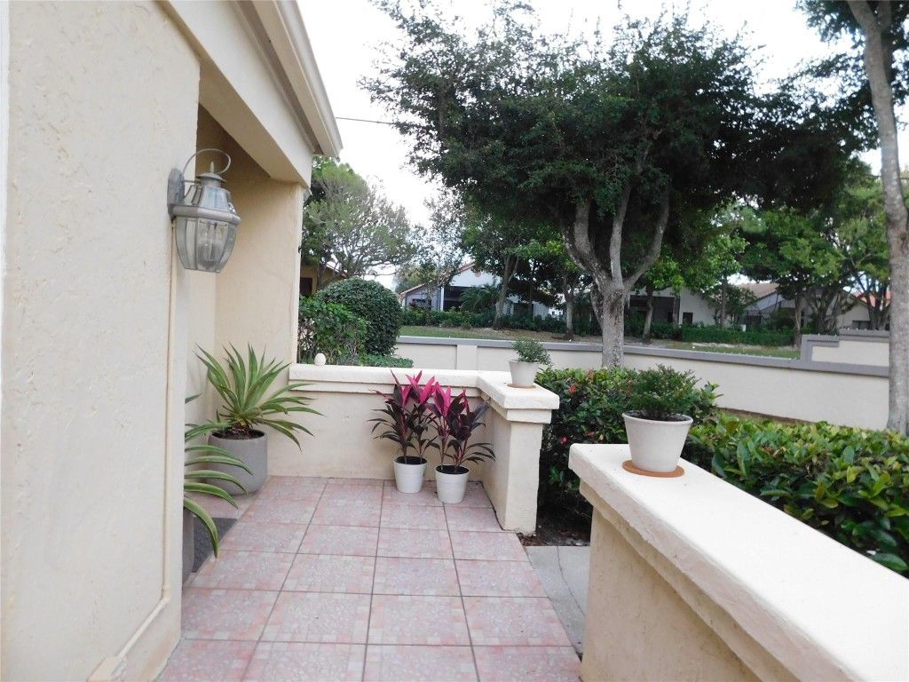 Photo of 10195 Greentrail Drive, Boynton Beach, FL 33436 (MLS # F10546210)