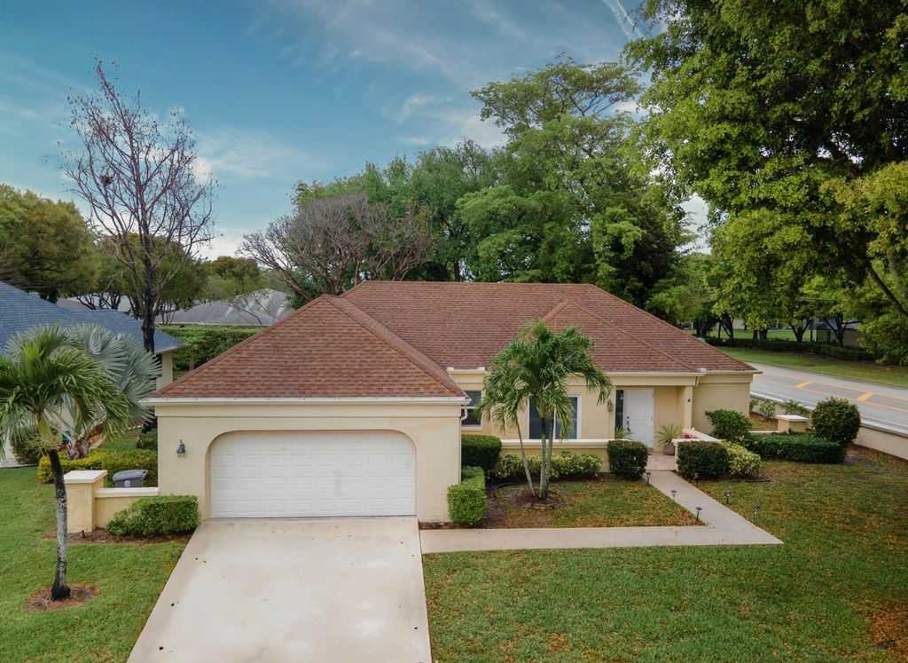 Photo of 10195 Greentrail Drive, Boynton Beach, FL 33436 (MLS # F10546210)