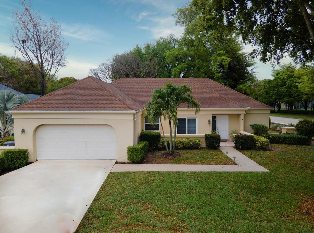 Photo of 10195 Greentrail Drive, Boynton Beach, FL 33436 (MLS # F10546210)