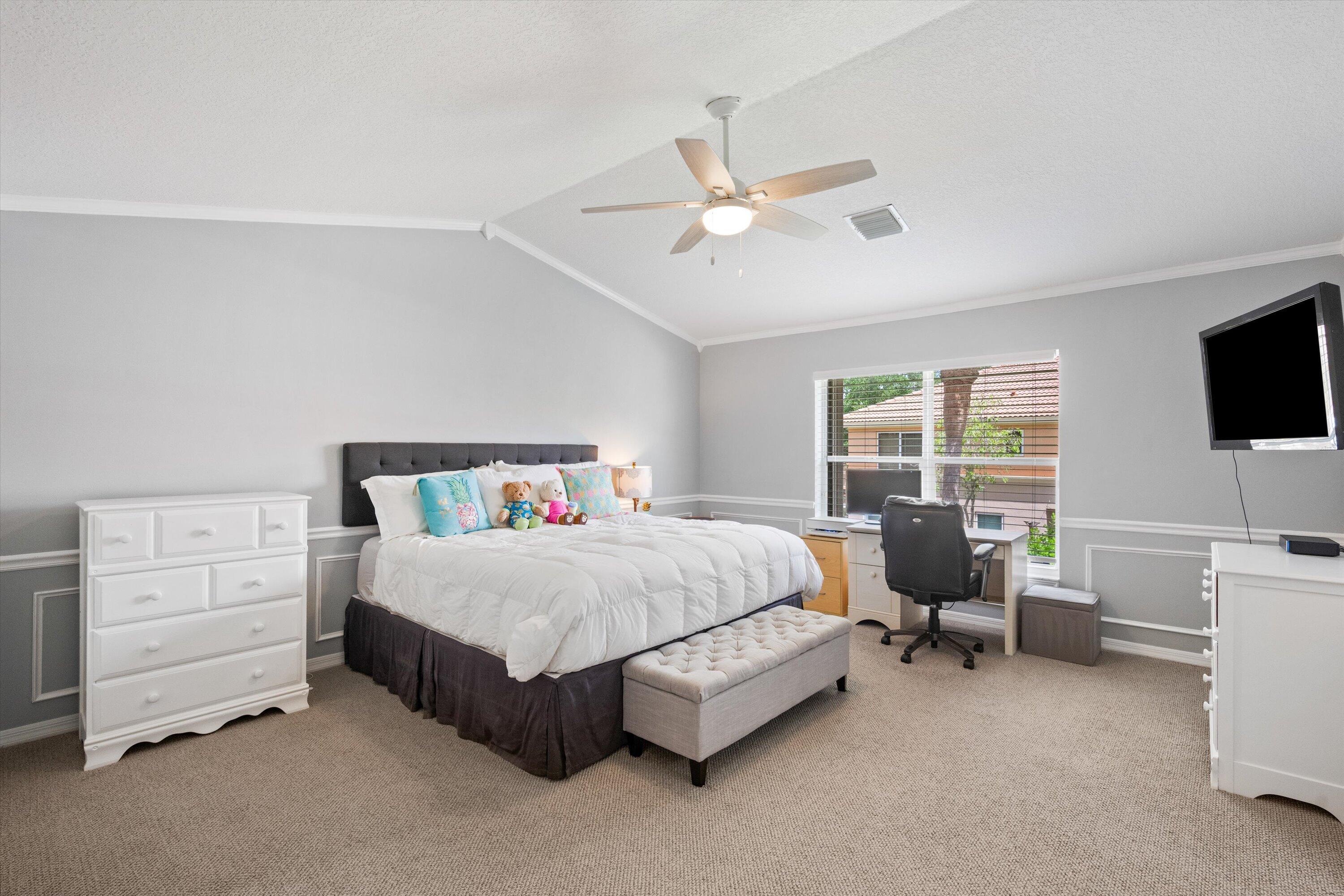 SEMINOLE ESTATES & TOWNHOMES - Residential