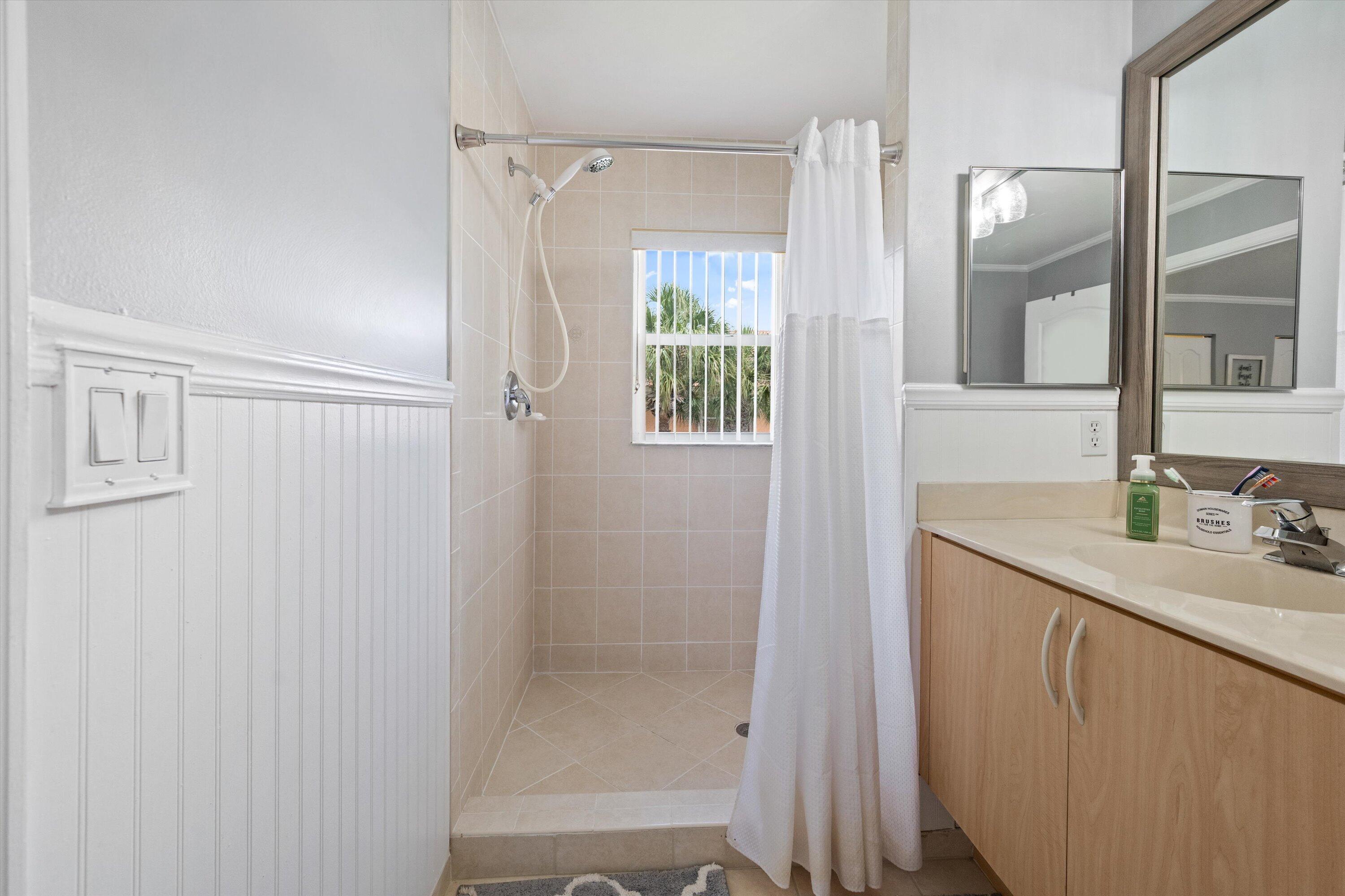 SEMINOLE ESTATES & TOWNHOMES - Residential