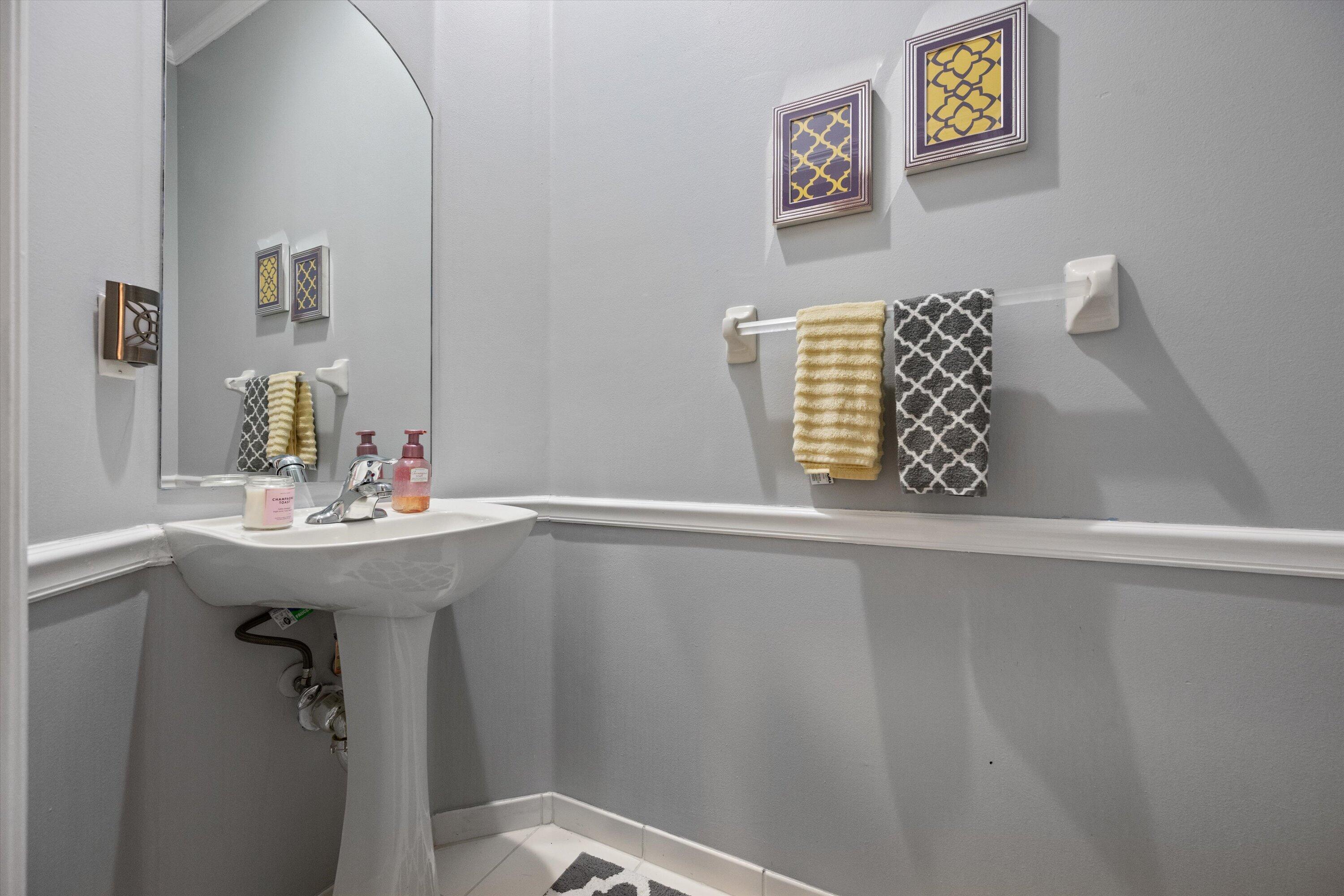 SEMINOLE ESTATES & TOWNHOMES - Residential