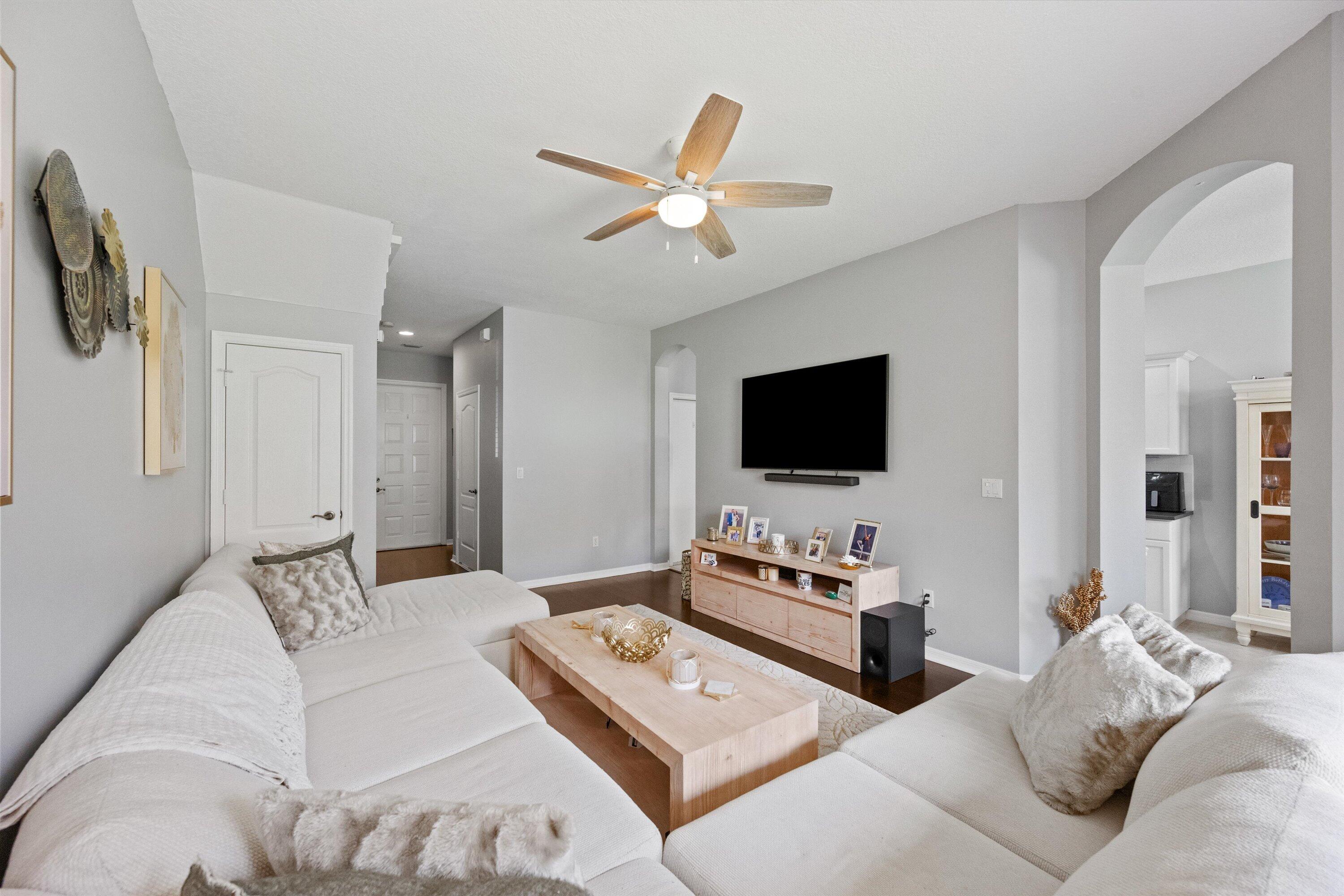 SEMINOLE ESTATES & TOWNHOMES - Residential