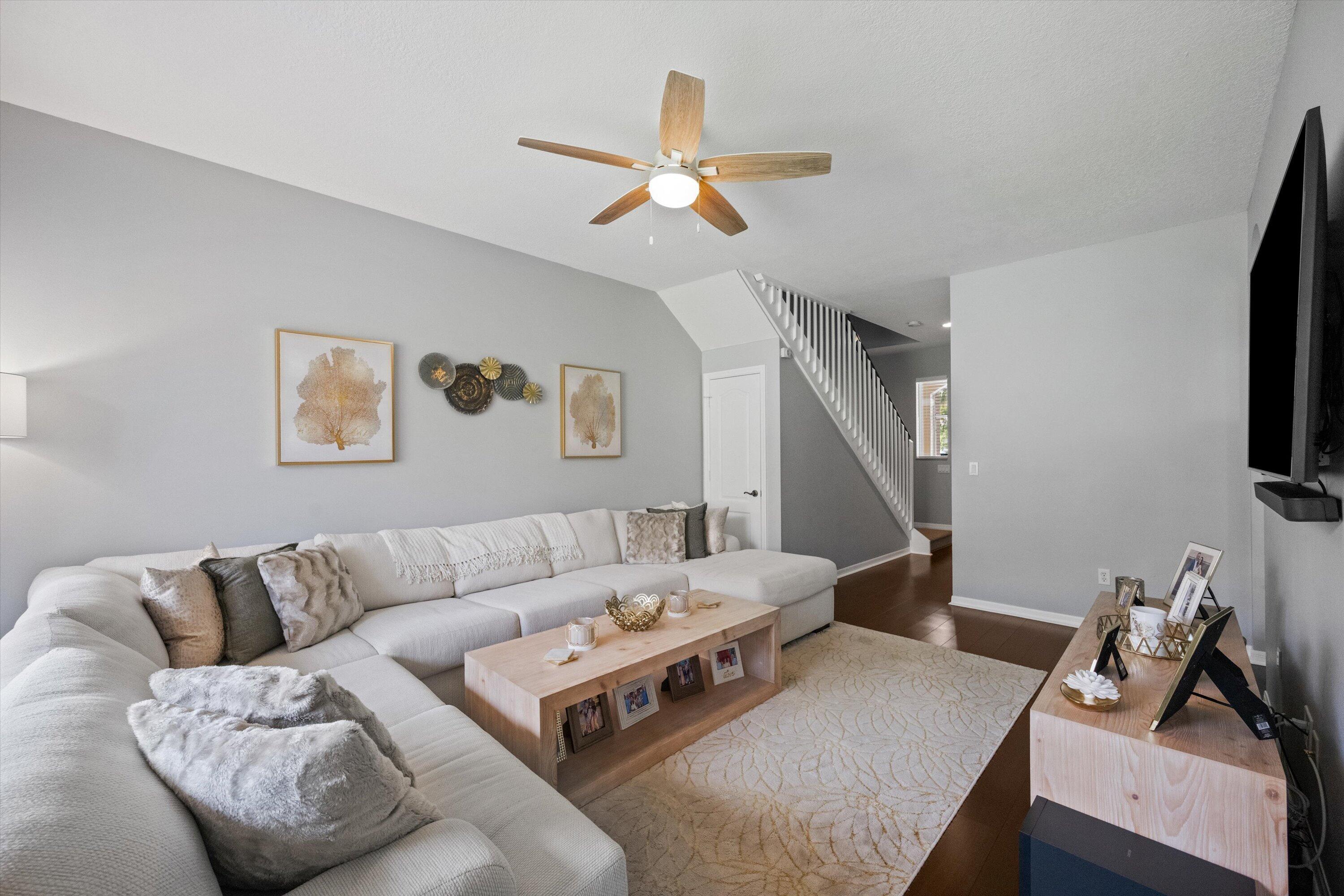 SEMINOLE ESTATES & TOWNHOMES - Residential