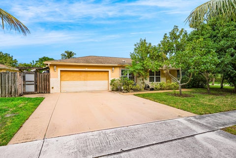 Photo of 2655 Dorson Way, Delray Beach, FL 33445 (MLS # B26053401)