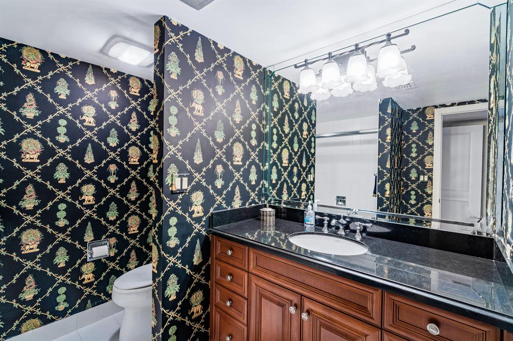 OLD PORT COVE LAKE POINT - Residential