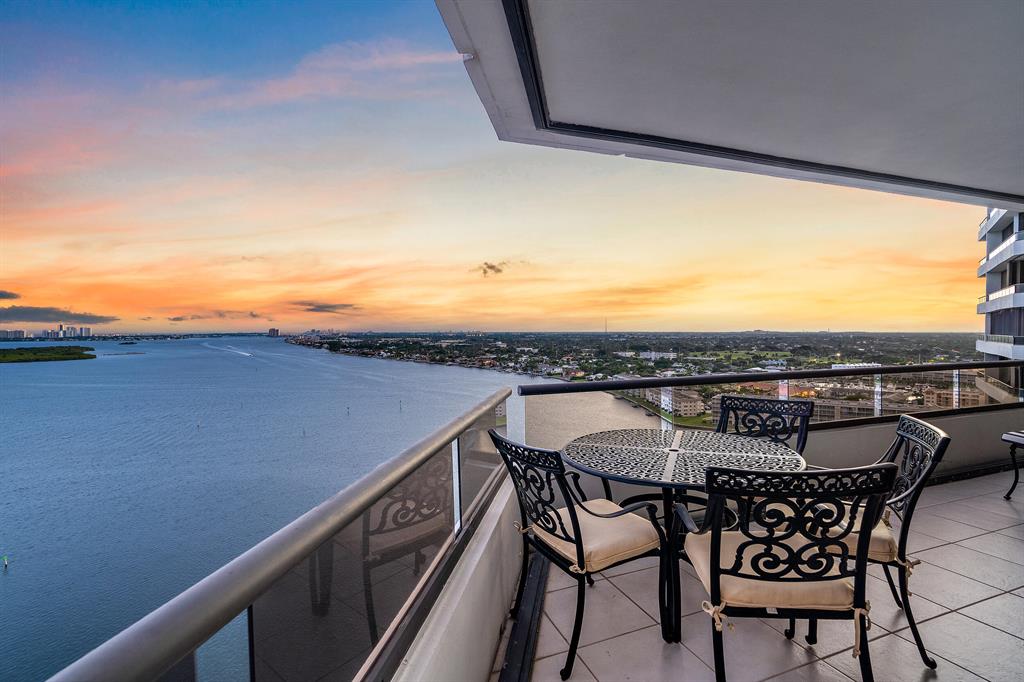 OLD PORT COVE LAKE POINT - Residential