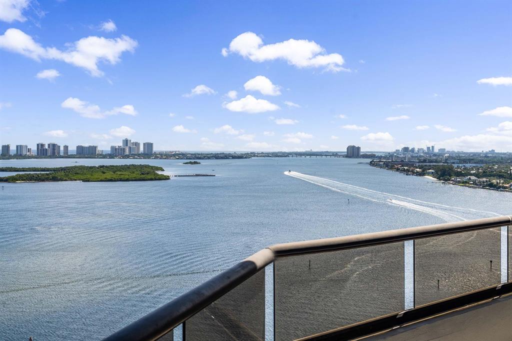 OLD PORT COVE LAKE POINT - Residential