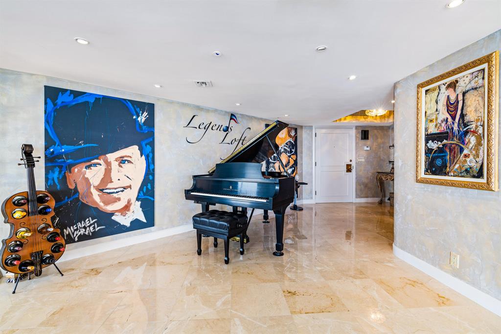 OLD PORT COVE LAKE POINT - Residential