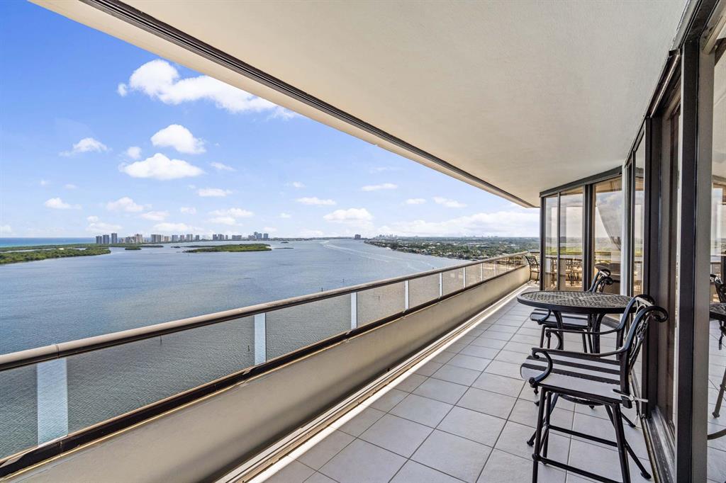 OLD PORT COVE LAKE POINT - Residential