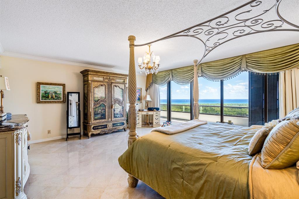 OLD PORT COVE LAKE POINT - Residential