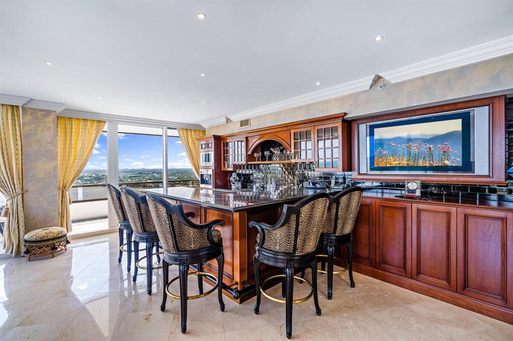 OLD PORT COVE LAKE POINT - Residential