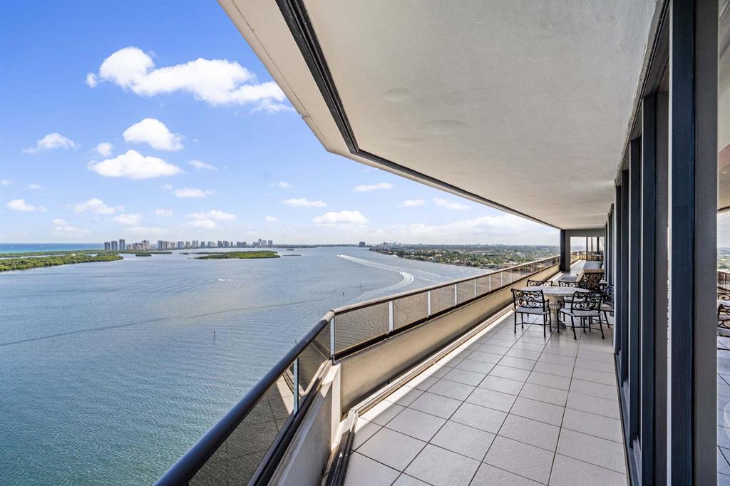 OLD PORT COVE LAKE POINT - Residential