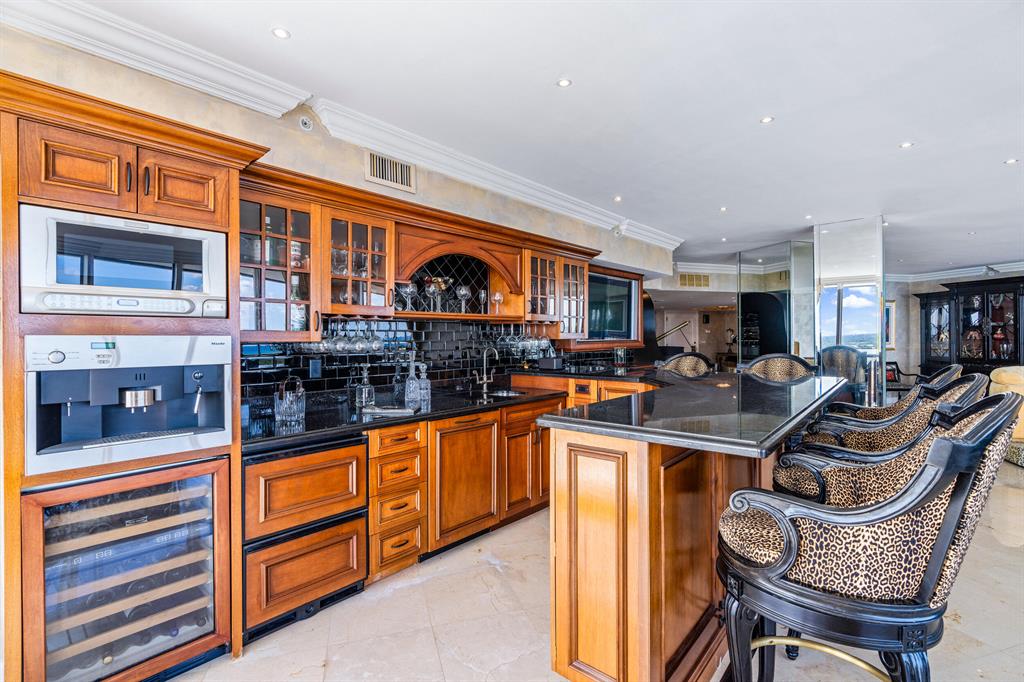 OLD PORT COVE LAKE POINT - Residential