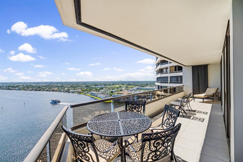 OLD PORT COVE LAKE POINT - Residential