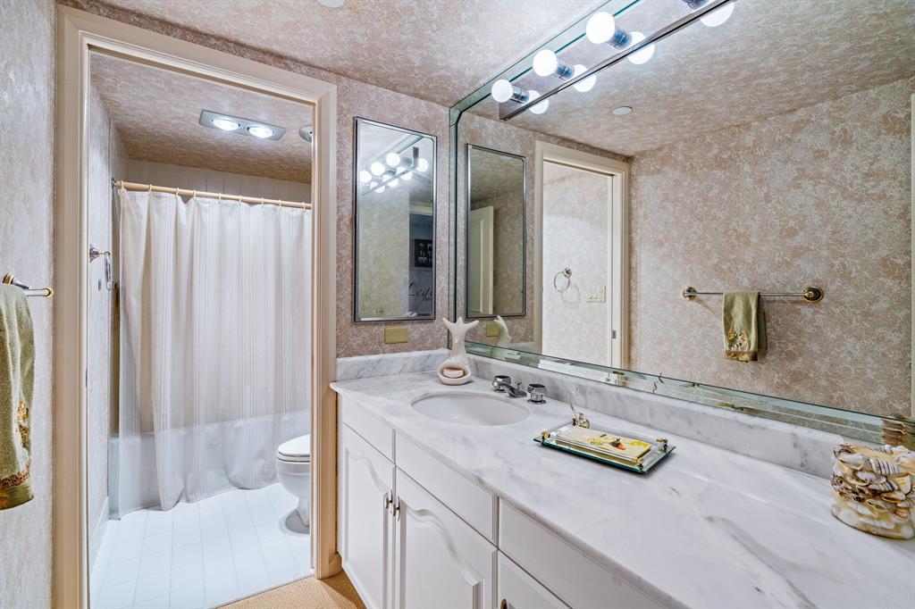 OLD PORT COVE LAKE POINT - Residential