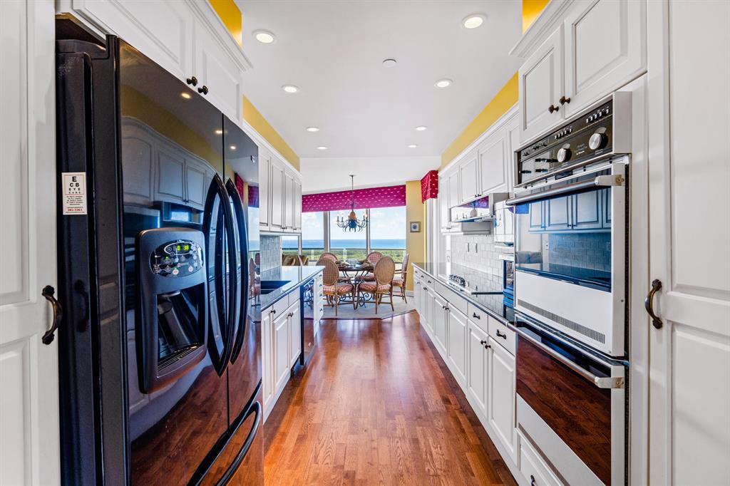 OLD PORT COVE LAKE POINT - Residential