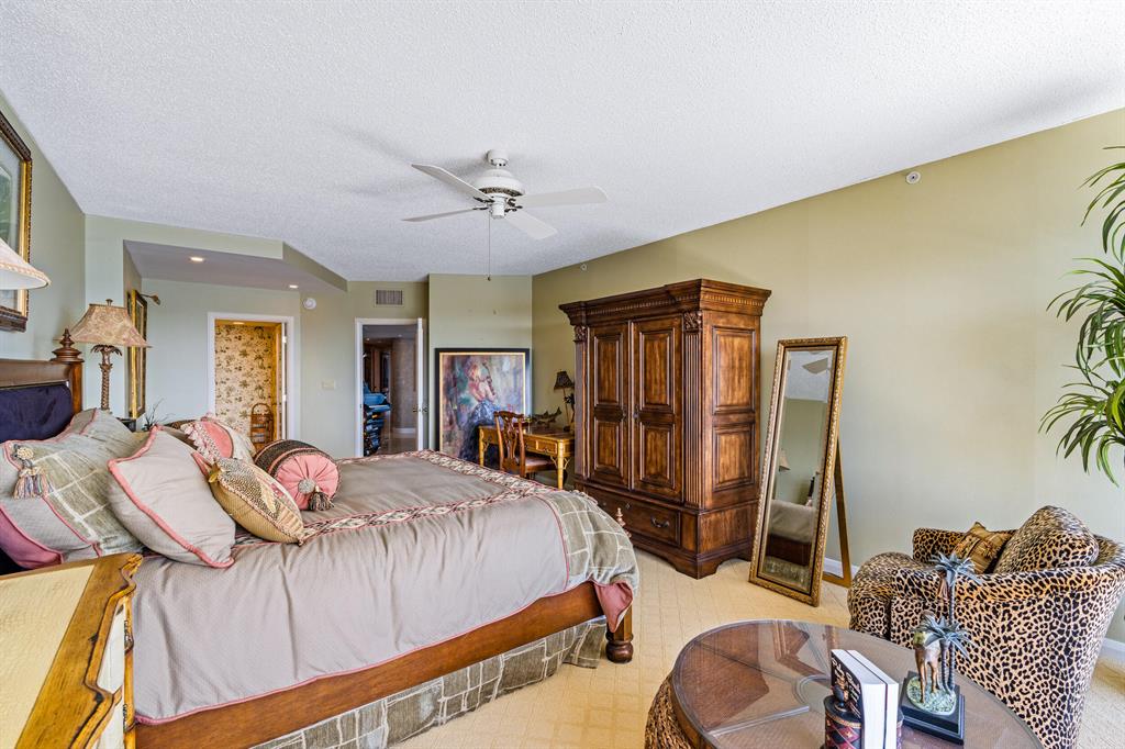 OLD PORT COVE LAKE POINT - Residential