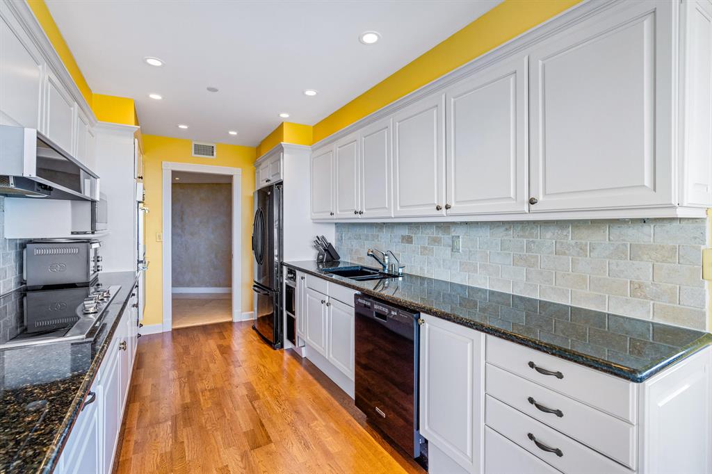 OLD PORT COVE LAKE POINT - Residential