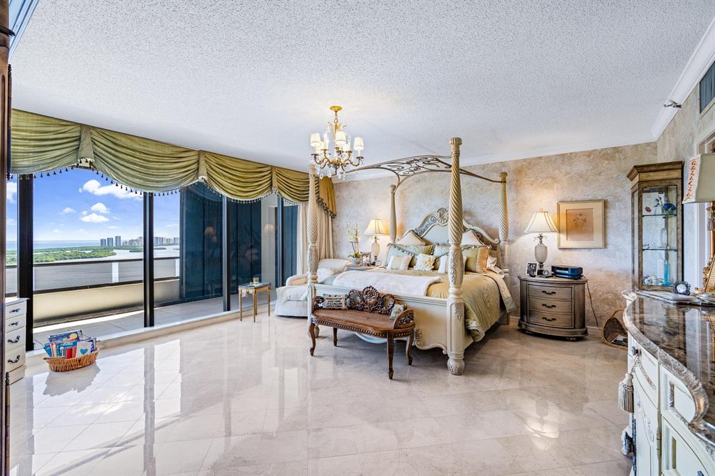 OLD PORT COVE LAKE POINT - Residential