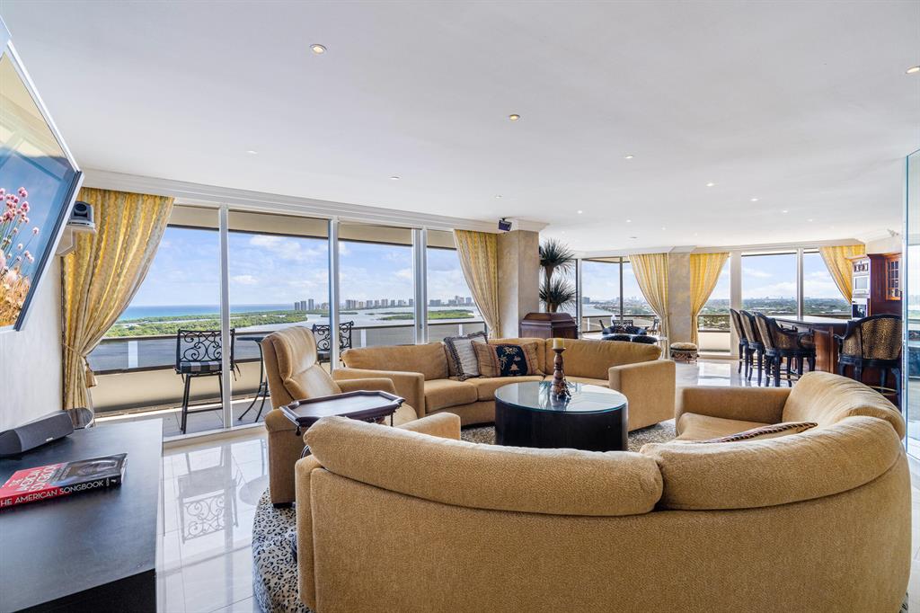 OLD PORT COVE LAKE POINT - Residential