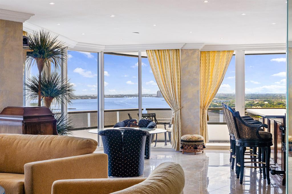 OLD PORT COVE LAKE POINT - Residential