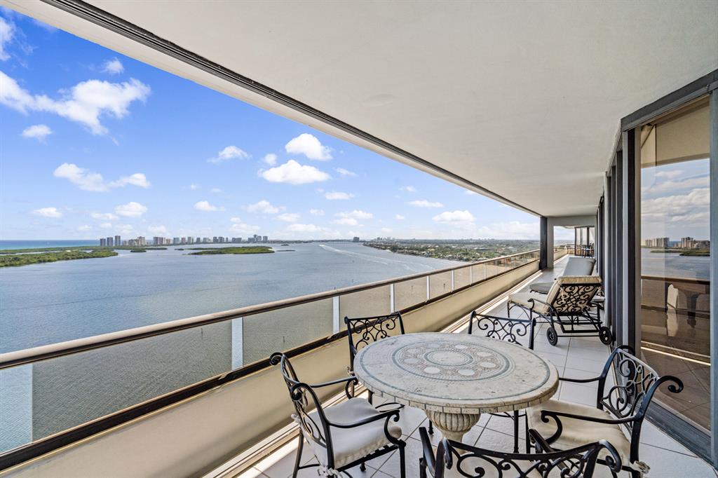 OLD PORT COVE LAKE POINT - Residential