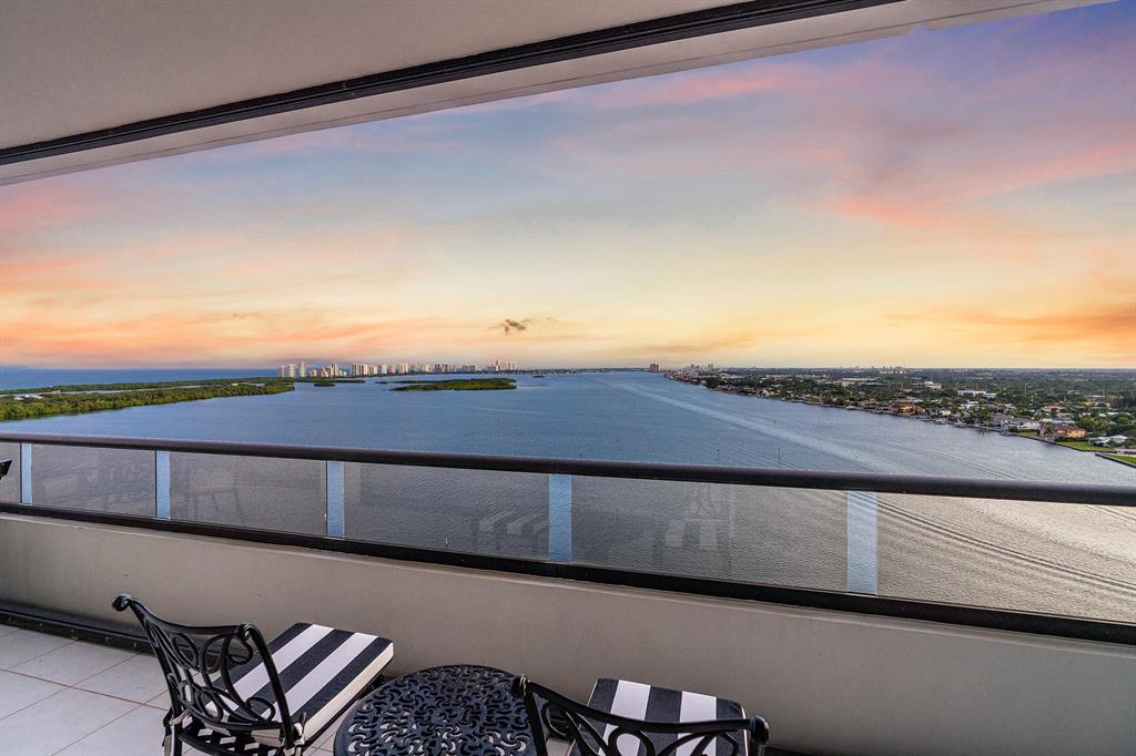 OLD PORT COVE LAKE POINT - Residential