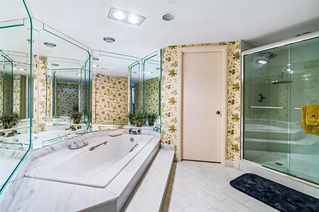 OLD PORT COVE LAKE POINT - Residential