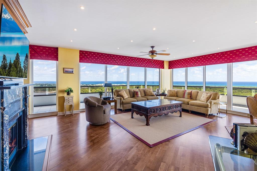 OLD PORT COVE LAKE POINT - Residential