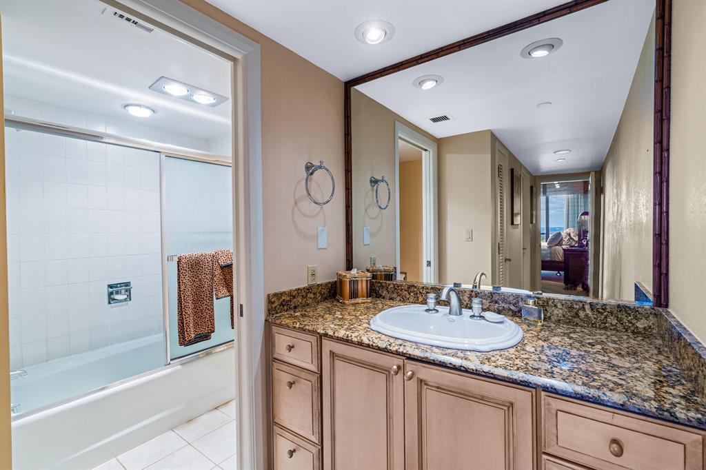 OLD PORT COVE LAKE POINT - Residential