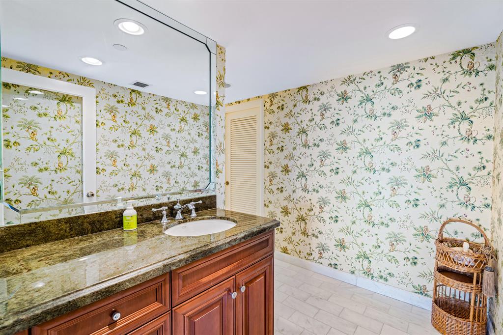 OLD PORT COVE LAKE POINT - Residential