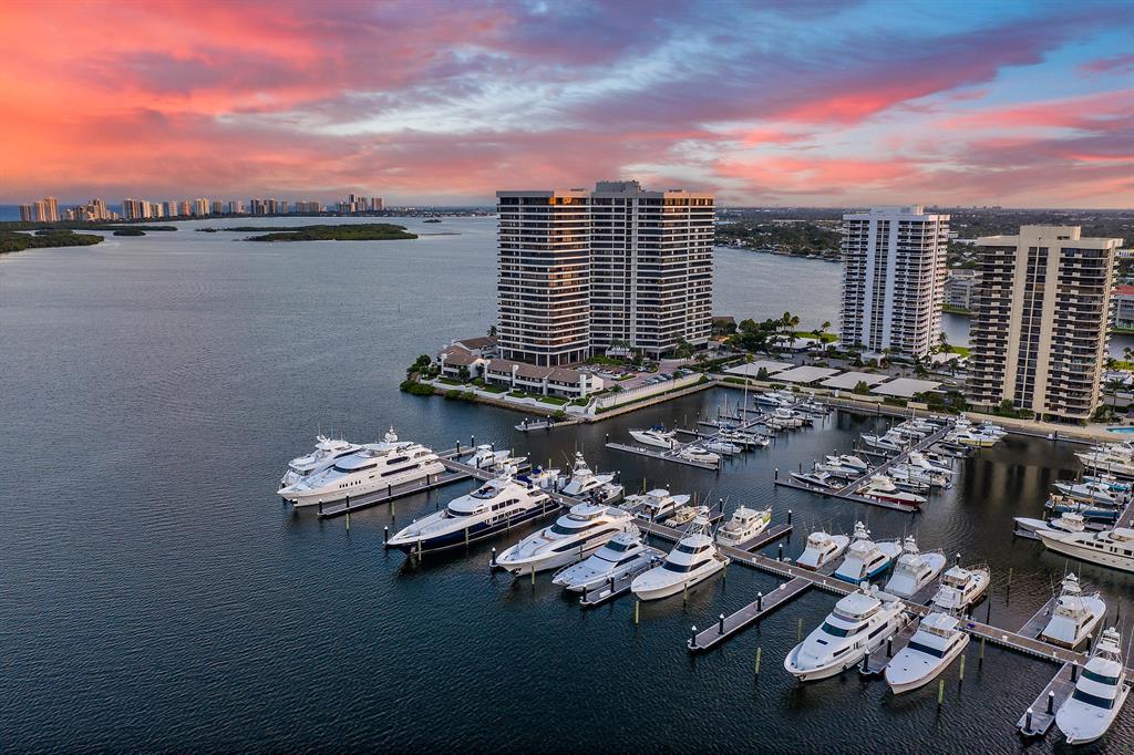 OLD PORT COVE LAKE POINT - Residential