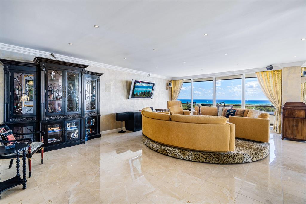 OLD PORT COVE LAKE POINT - Residential