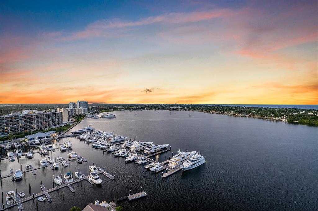 OLD PORT COVE LAKE POINT - Residential