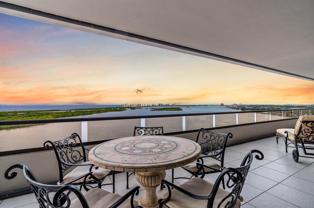 OLD PORT COVE LAKE POINT - Residential