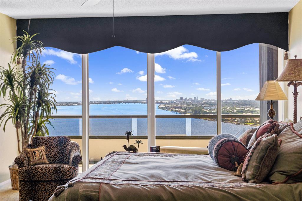 OLD PORT COVE LAKE POINT - Residential