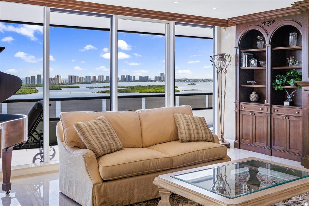 OLD PORT COVE LAKE POINT - Residential