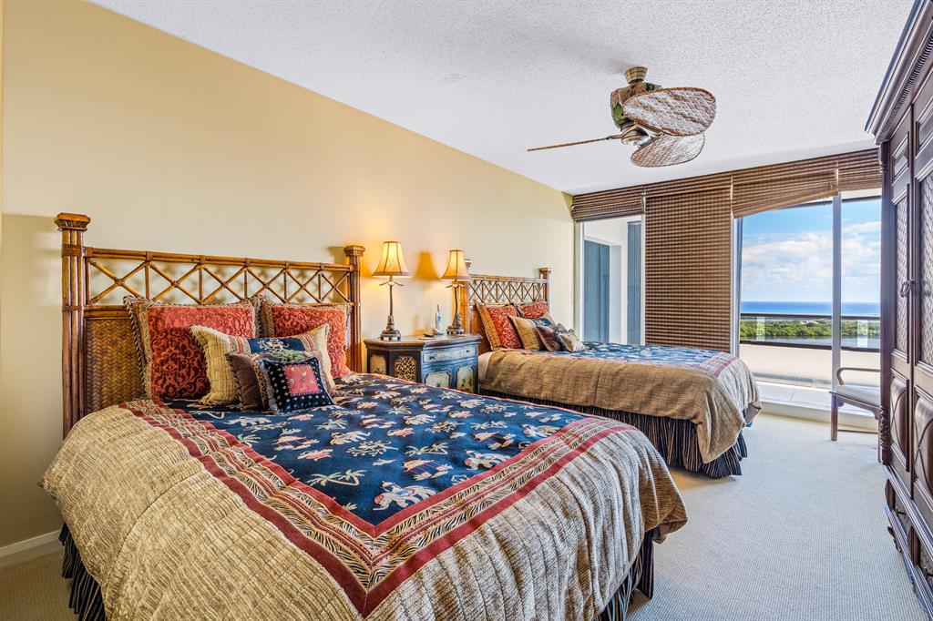 OLD PORT COVE LAKE POINT - Residential