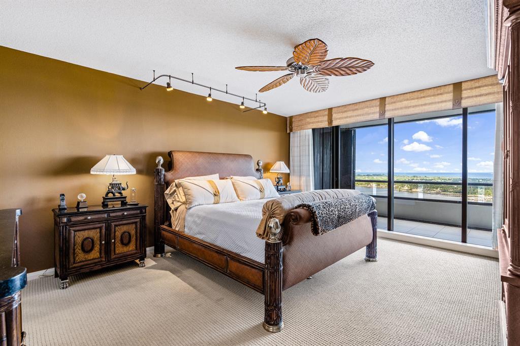 OLD PORT COVE LAKE POINT - Residential