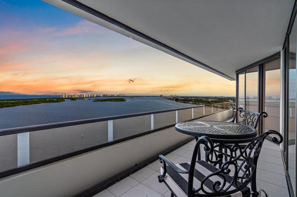 OLD PORT COVE LAKE POINT - Residential