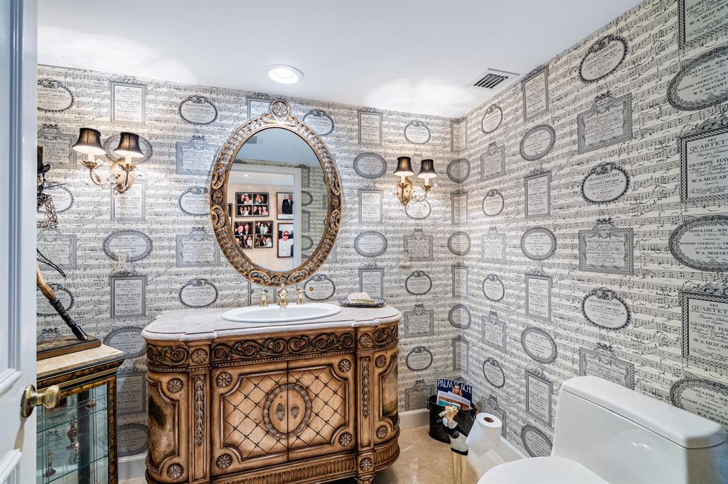 OLD PORT COVE LAKE POINT - Residential